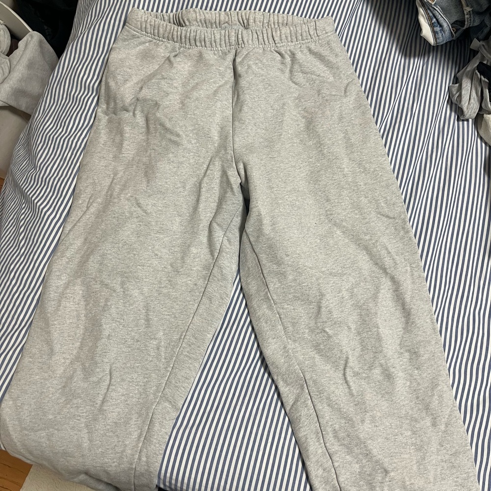 ARITZIA TNA EXTRA FLEECE MEGA SWEATPANTS